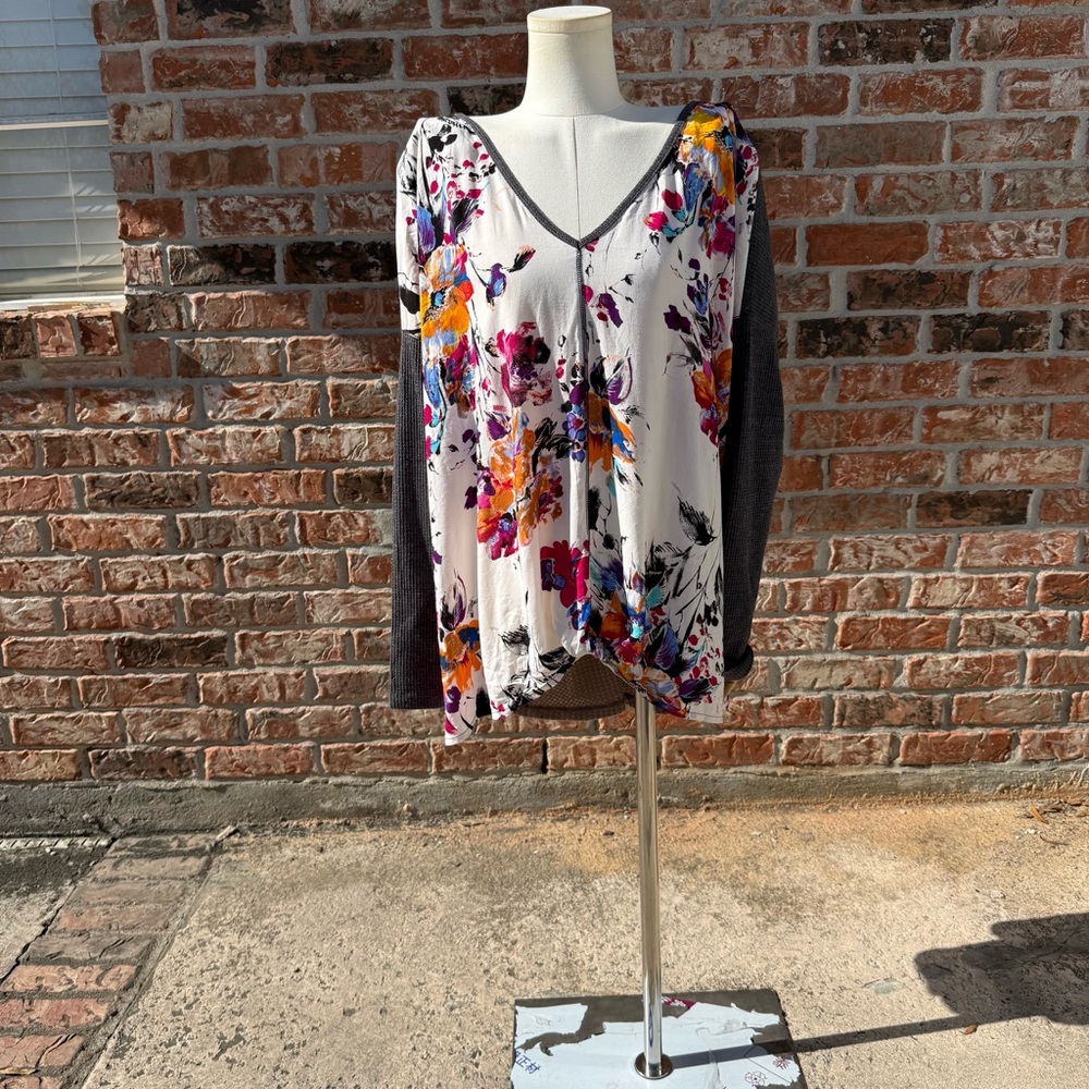 Umgee Floral V-Neck Long Sleeve Waffle Knit Top / 2X / Excellent condition - Picture 7 of 9